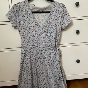 Blue floral dress size medium from Hollister